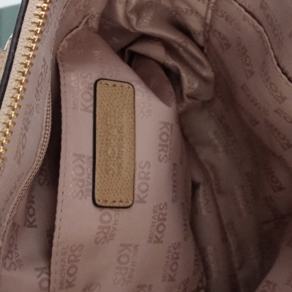 Michael Kors purse excellent condition - Picture 13 of 14